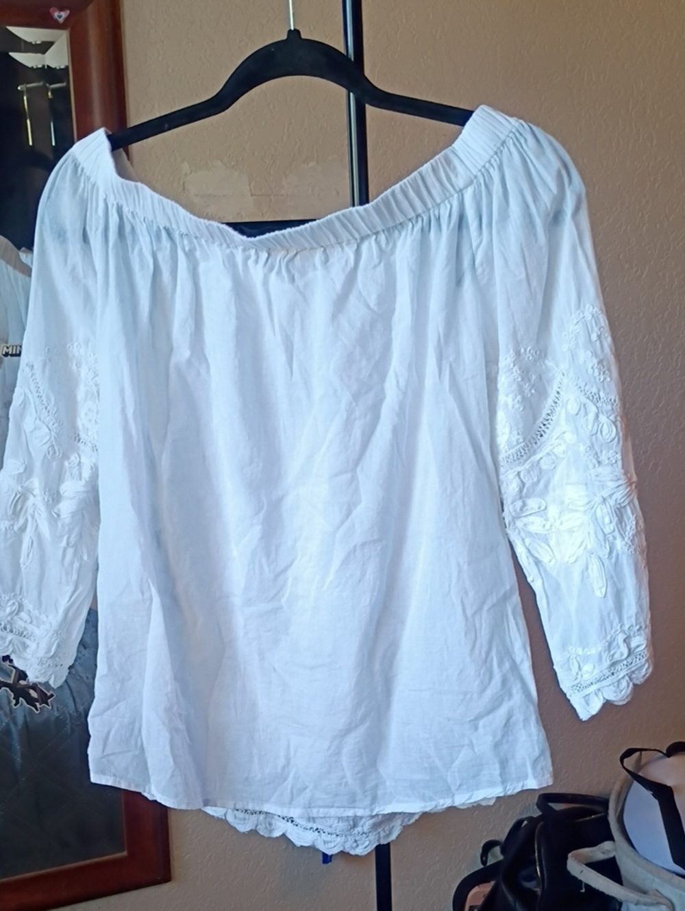 BLANKNYC Off‑Shoulder Embroidered Top - Picture 2 of 9